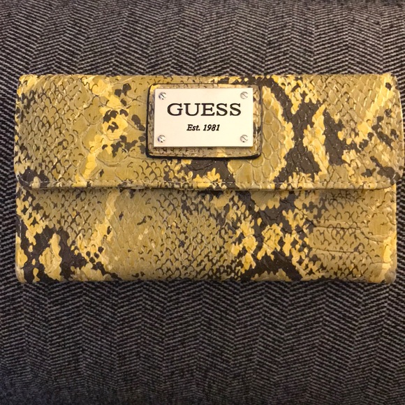 2/$10 Guess Snakeskin Pattern Wallet *Lowest Price